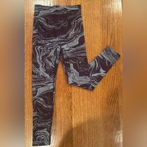 Athleta Aurora Marbled Shine Tight Burgundy/silver - Size M